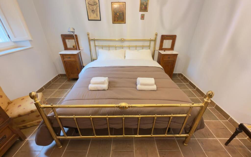 Villa Montepulciano Vineyard: Autumn, Bedroom, Spring, Summer