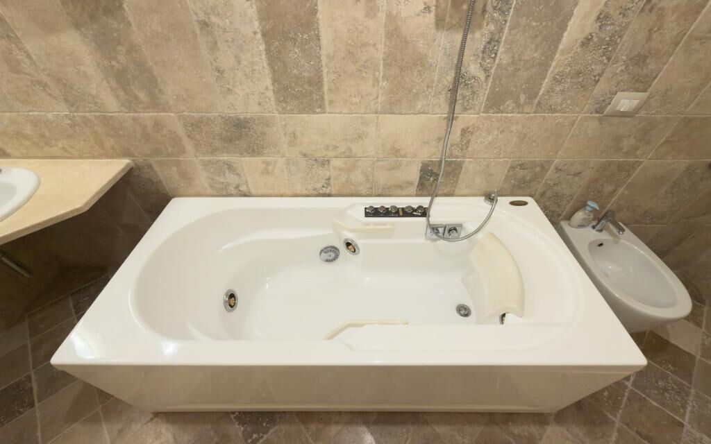 Villa Montepulciano Vineyard: Autumn, Bathroom, Spring, Summer