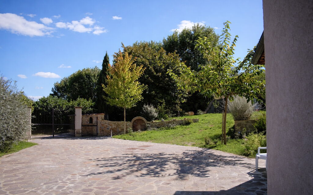 Villa Montepulciano Vineyard: Autumn, Garden, Spring, Summer