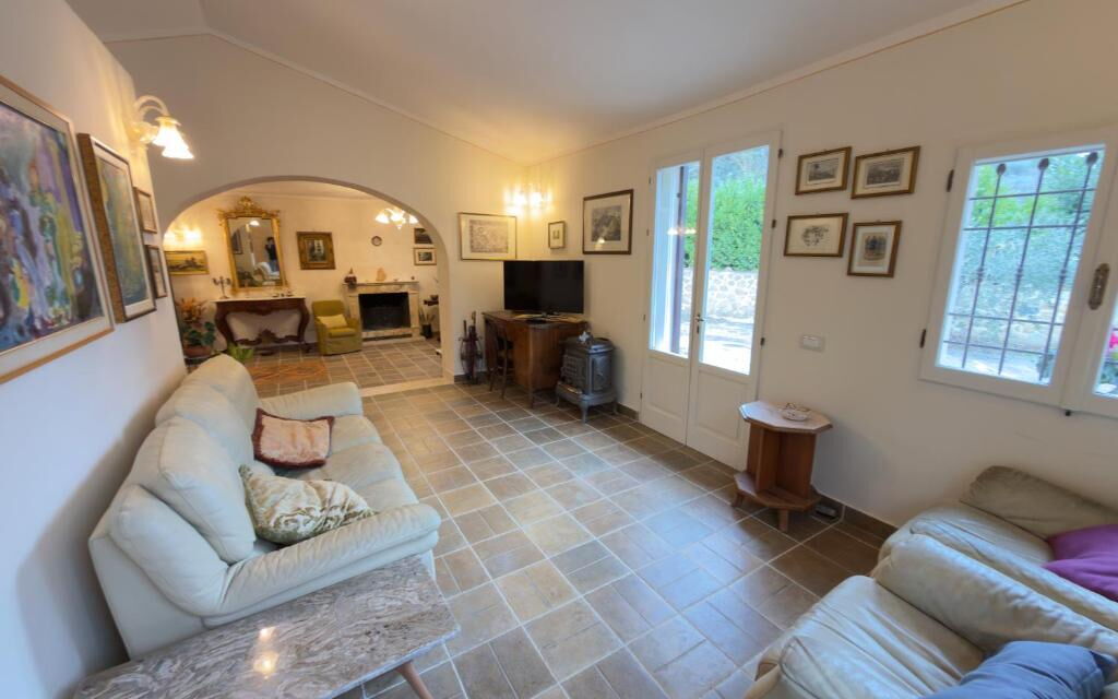 Villa Montepulciano Vineyard: Autumn, Living Room, Spring, Summer