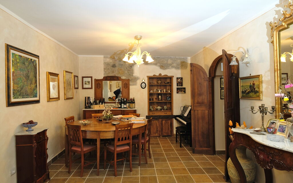 Villa Montepulciano Vineyard: Autumn, Living Room, Spring, Summer