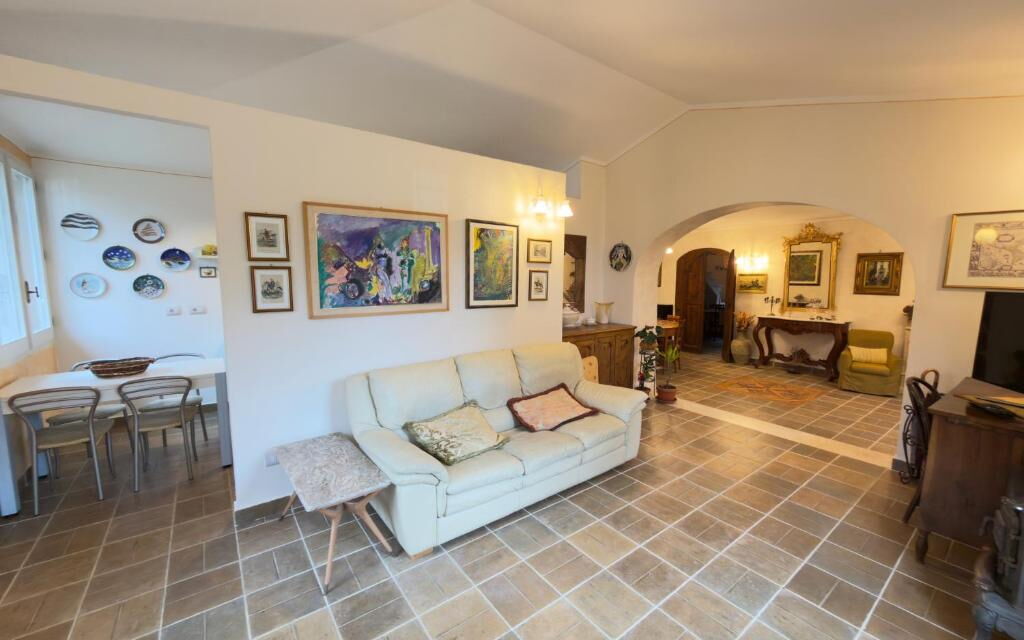 Villa Montepulciano Vineyard: Autumn, Living Room, Spring, Summer