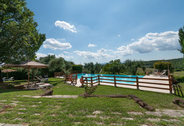 Agriturismo le Due Querce: all'aperto, Autunno, Estate, Esterni, Giardino, Inverno, Piscina, Primavera