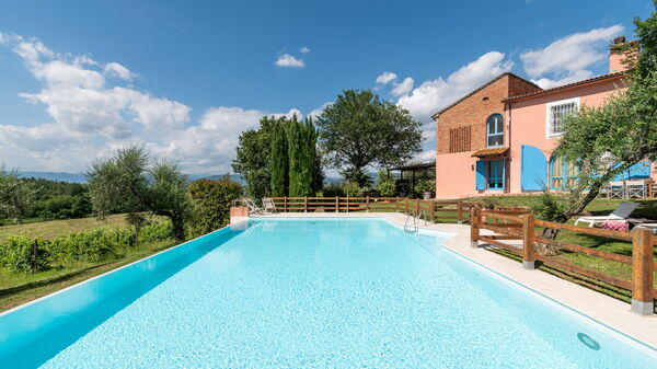 Agriturismo le Due Querce: Autumn, Building Exterior, Garden, Outdoor, Pool, Spring, Summer, Winter