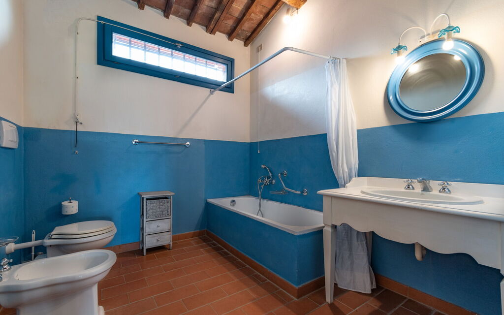 Agriturismo le Due Querce - : Autumn, Bathroom, Spring, Summer, Winter