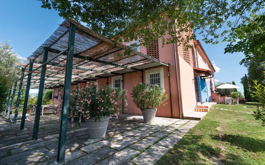 Agriturismo le Due Querce: Autumn, Balcony / Terrace / Patio, Building Exterior, Garden, Outdoor, Spring, Summer, Winter