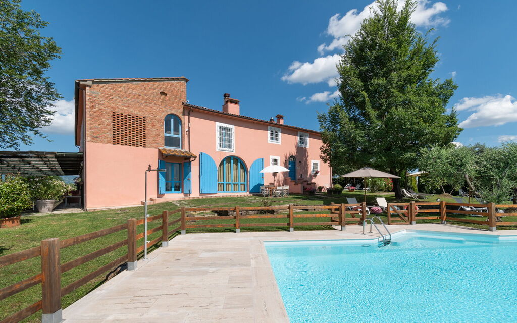 Agriturismo le Due Querce: Autumn, Balcony / Terrace / Patio, Building Exterior, Garden, Outdoor, Pool, Spring, Summer, Winter