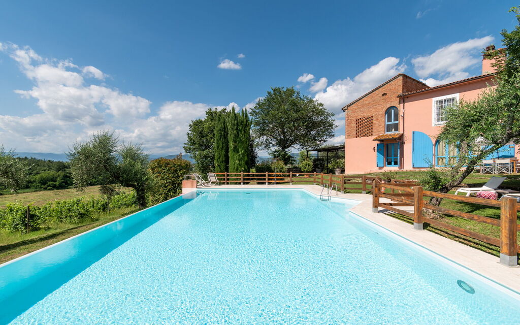 Agriturismo le Due Querce: Autumn, Building Exterior, Garden, Outdoor, Pool, Spring, Summer, Winter