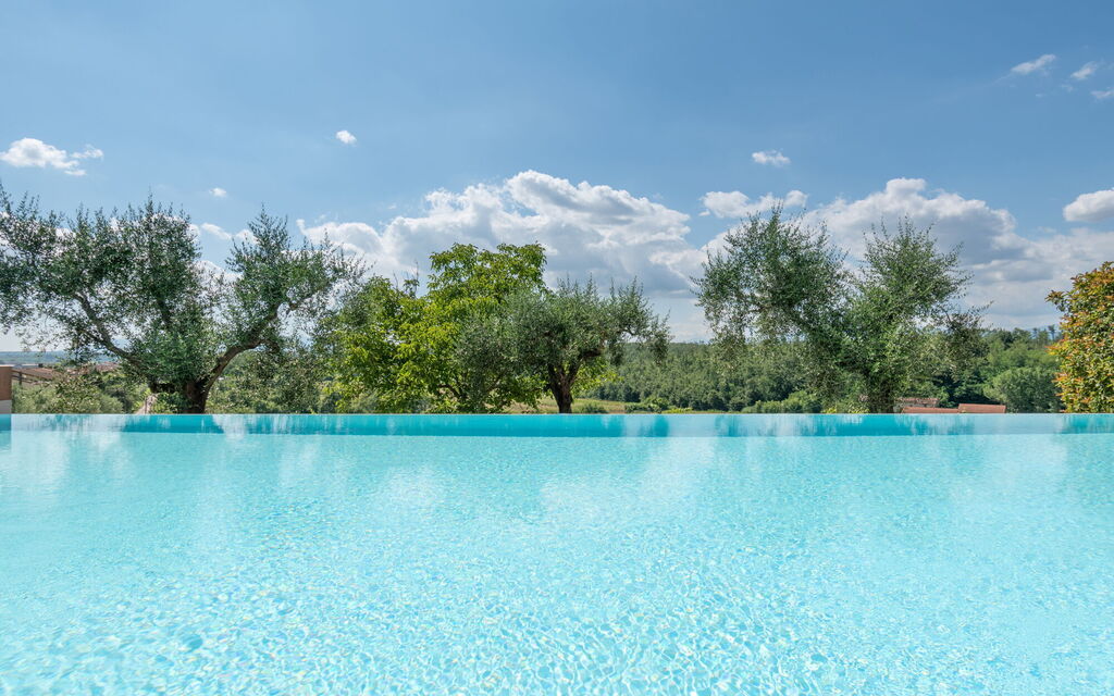 Agriturismo le Due Querce: Autumn, Building Exterior, Outdoor, Pool, Spring, Summer, Winter
