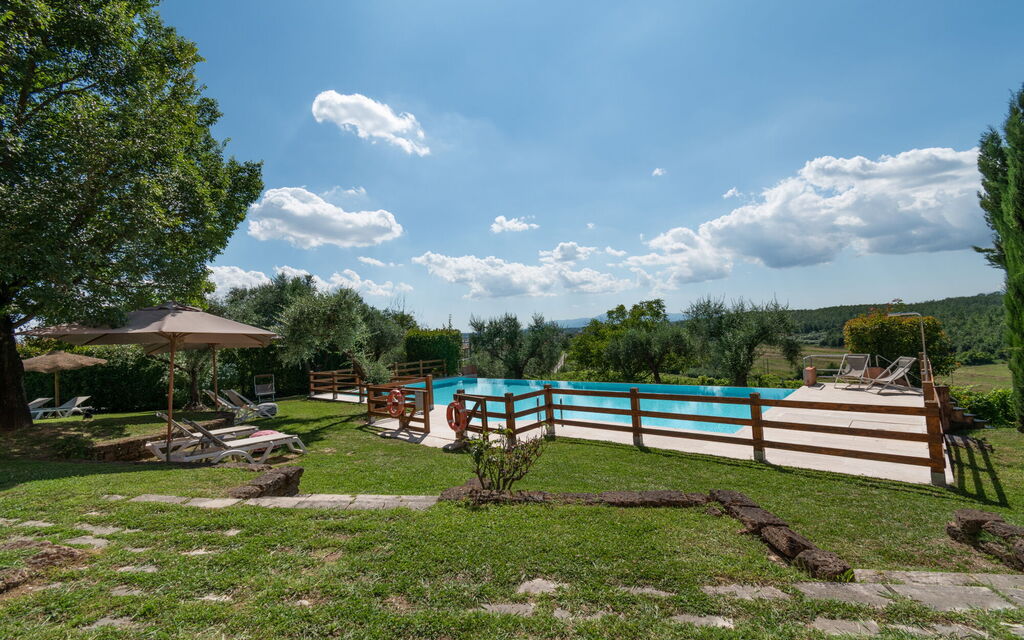 Agriturismo le Due Querce: Autumn, Building Exterior, Garden, Outdoor, Pool, Spring, Summer, Winter