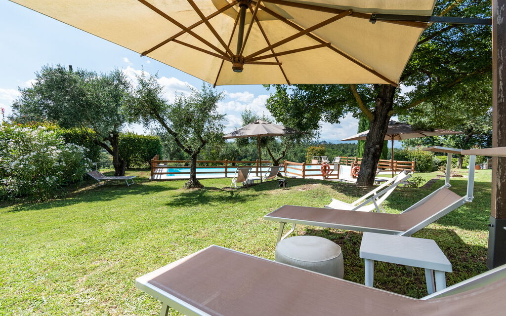 Agriturismo le Due Querce: Autumn, Building Exterior, Garden, Outdoor, Pool, Spring, Summer, Winter