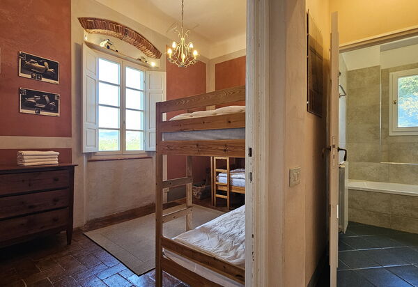 Villa Il Torrazzo, Vista Mare, Massarosa: Autunno, Bagno, Camera da letto, Estate, Inverno, Primavera