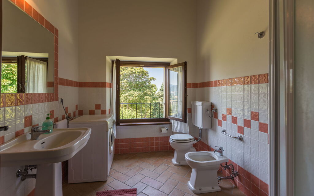 Villa Felice, Private Pool and Hills: Autumn, Bathroom, Spring, Summer, Winter