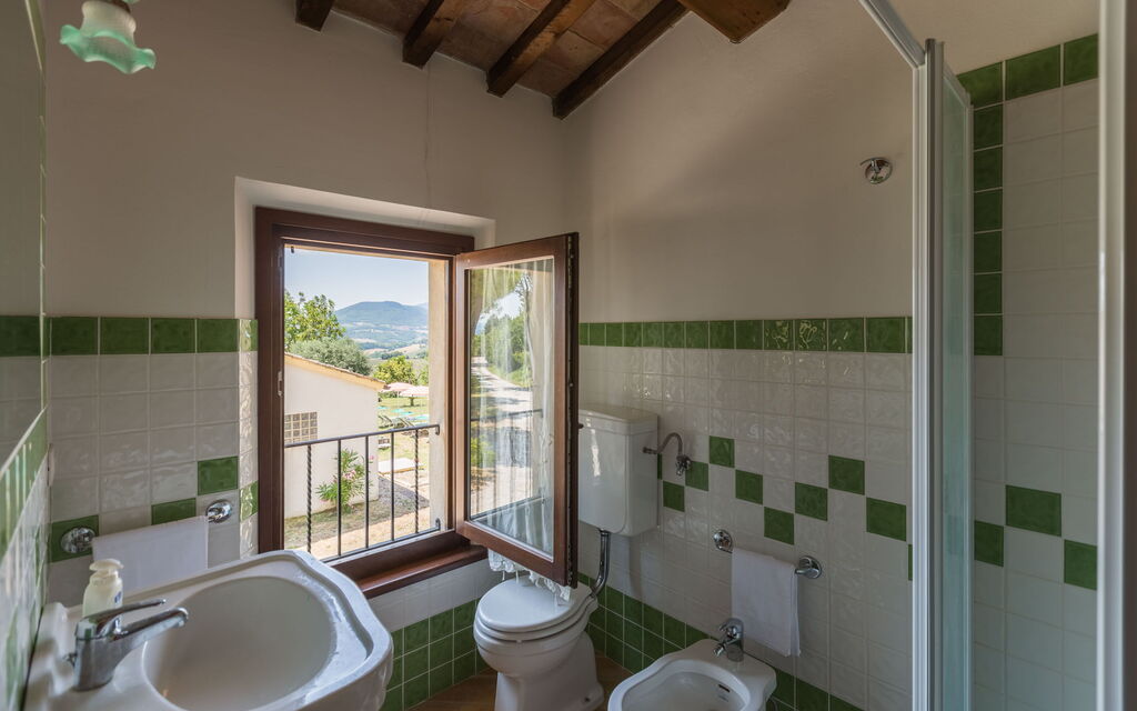 Villa Felice, Private Pool and Hills: Autumn, Bathroom, Spring, Summer, Winter