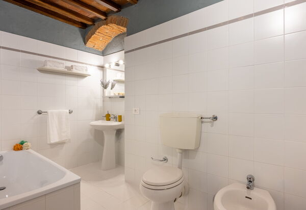 Maison Badia a Passignano: Autumn, Bathroom, Spring, Summer