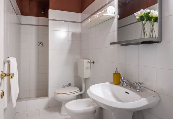 Maison Badia a Passignano: Autumn, Bathroom, Spring, Summer