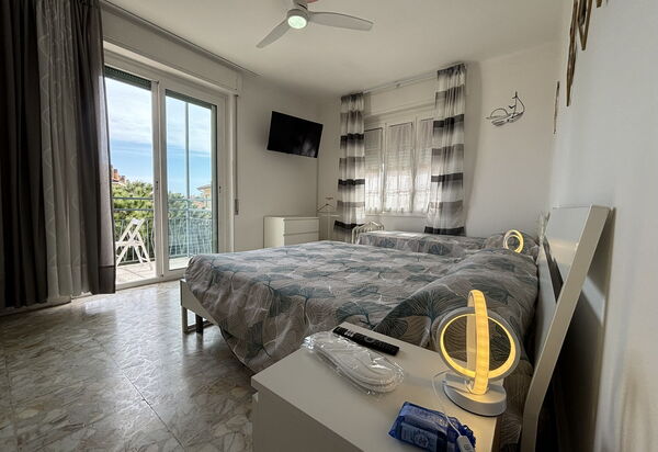 Casa Mimin, Vista Mare, Adults Only, Sanremo: Autunno, Camera da letto, Estate, Primavera