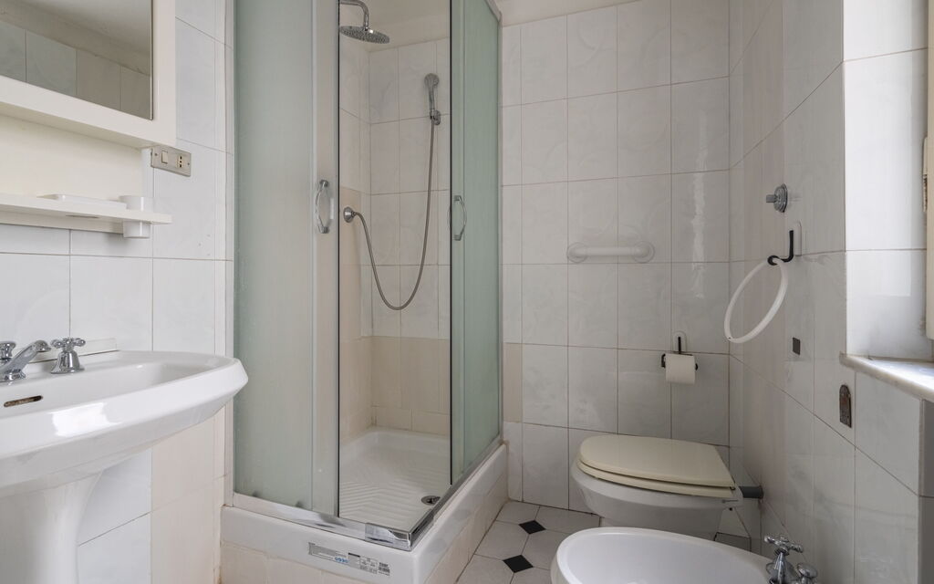 Da Federico, Apartment Genova Brignole: Autumn, Bathroom, Spring, Summer