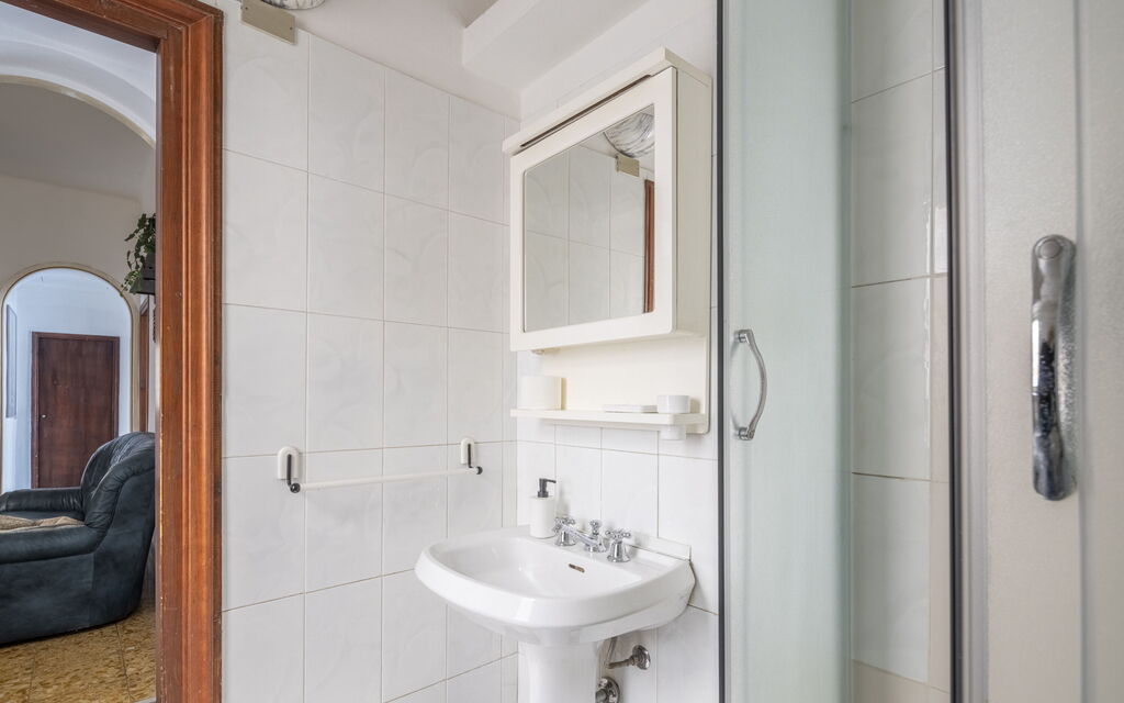 Da Federico, Apartment Genova Brignole: Autumn, Bathroom, Spring, Summer