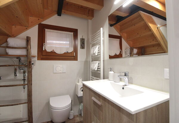 La Casetta dei Palù, Valdobbiadene: Autumn, Bathroom, Spring, Summer, Winter