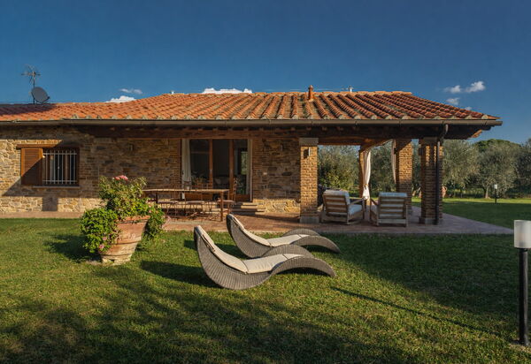 Villa Bolgheri Vermentino Castagneto Carducci: Autunno, Entrata Principale, Estate, Primavera