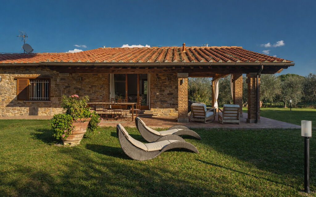 Villa Bolgheri Vermentino Castagneto Carducci: Autumn, Main Entrance, Spring, Summer