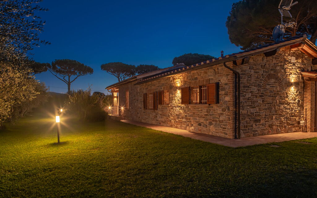 Villa Bolgheri Vermentino Castagneto Carducci: Autumn, Garden, Spring, Summer