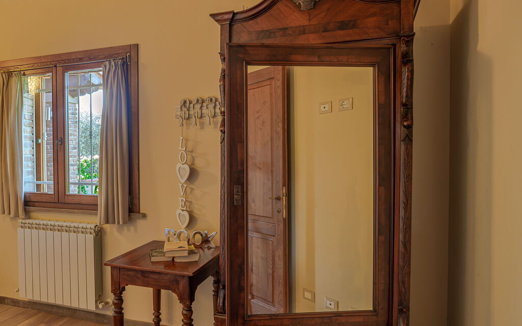 Villa Bolgheri Vermentino Castagneto Carducci: Autumn, Room Detail, Spring, Summer