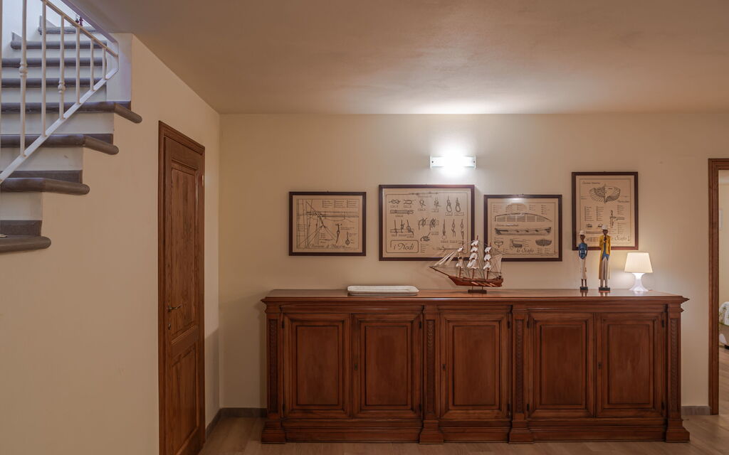 Villa Bolgheri Vermentino Castagneto Carducci: Autumn, Room Detail, Spring, Summer