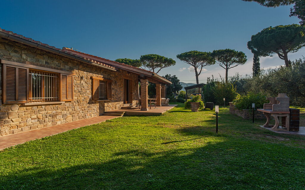 Villa Bolgheri Vermentino Castagneto Carducci: Autumn, Garden, Spring, Summer