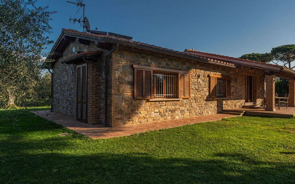 Villa Bolgheri Vermentino Castagneto Carducci: Autumn, Garden, Spring, Summer