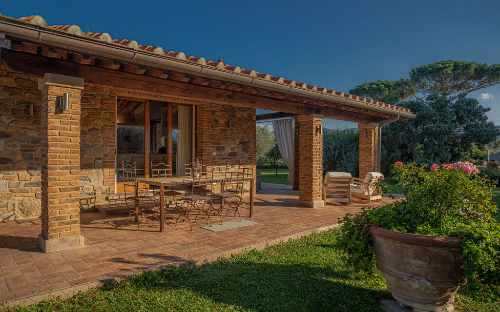 Villa Bolgheri Vermentino Castagneto Carducci: Autumn, Garden, Spring, Summer