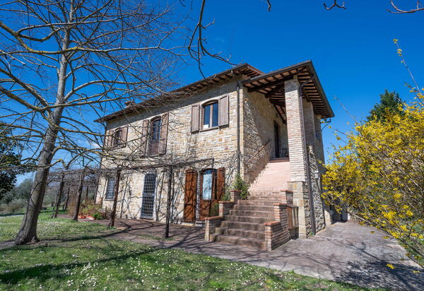 Il Giuncheto, Pool, Amazing View, Umbrian Countryside: Autumn, Balcony / Terrace / Patio, Spring, Summer