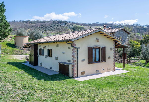 Il Giuncheto, Pool, Amazing View, Umbrian Countryside: Autumn, Garden, Spring, Summer