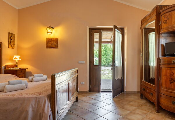 Il Giuncheto, Pool, Amazing View, Umbrian Countryside: Autumn, Bedroom, Spring, Summer