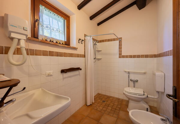Il Giuncheto, Pool, Amazing View, Umbrian Countryside: Autumn, Bathroom, Spring, Summer