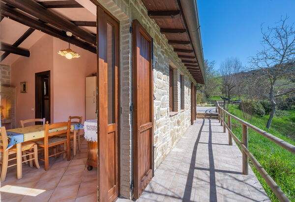 Il Giuncheto, Pool, Amazing View, Umbrian Countryside: Autumn, Balcony / Terrace / Patio, Spring, Summer
