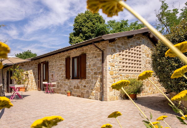 Il Giuncheto Apartments, Pool, Umbrian Countryside: Autumn, Spring, Summer