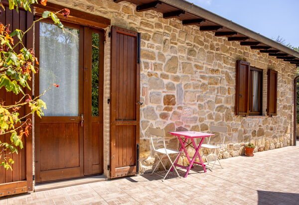 Il Giuncheto Apartments, Pool, Umbrian Countryside: Autumn, Spring, Summer