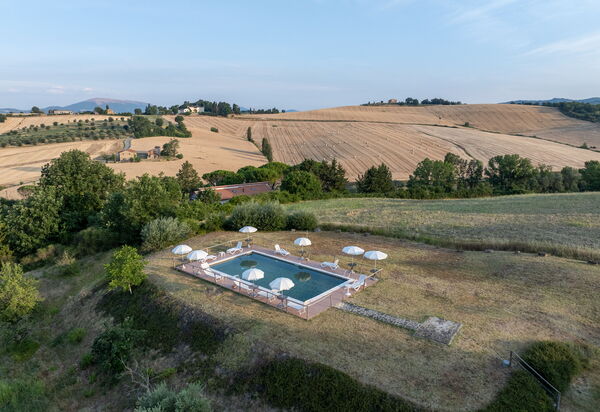 Il Giuncheto Apartments, Pool, Umbrian Countryside: Autumn, Spring, Summer