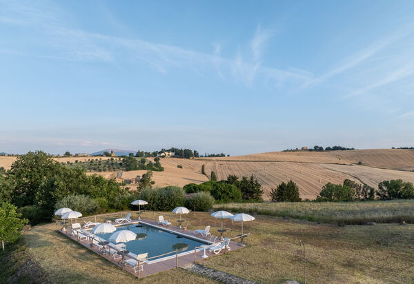 Il Giuncheto Apartments, Pool, Umbrian Countryside: Autumn, Spring, Summer
