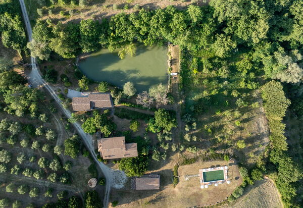 Il Giuncheto Apartments, Pool, Umbrian Countryside: Autumn, Spring, Summer