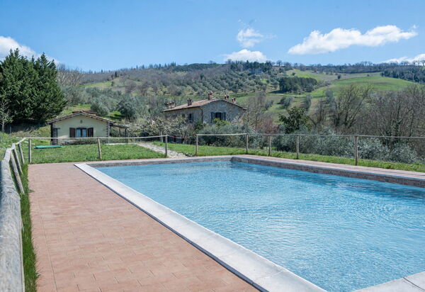 Il Giuncheto Apartments, Pool, Umbrian Countryside: Autumn, Pool, Spring, Summer