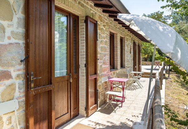 Il Giuncheto Apartments, Pool, Umbrian Countryside: Autumn, Spring, Summer