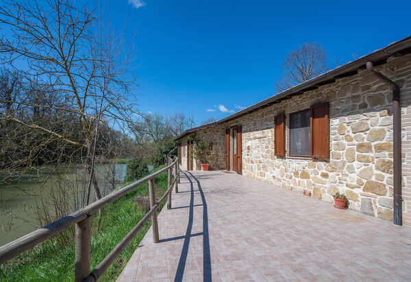 Il Giuncheto Apartments, Pool, Umbrian Countryside: Autumn, Building Exterior, Spring, Summer