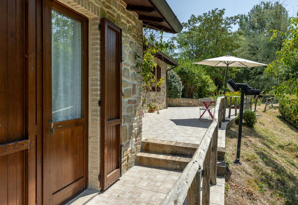 Il Giuncheto Apartments, Pool, Umbrian Countryside: Autumn, Spring, Summer