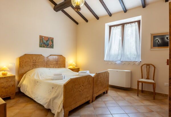 Il Giuncheto Apartments, Pool, Umbrian Countryside: Autumn, Bedroom, Spring, Summer