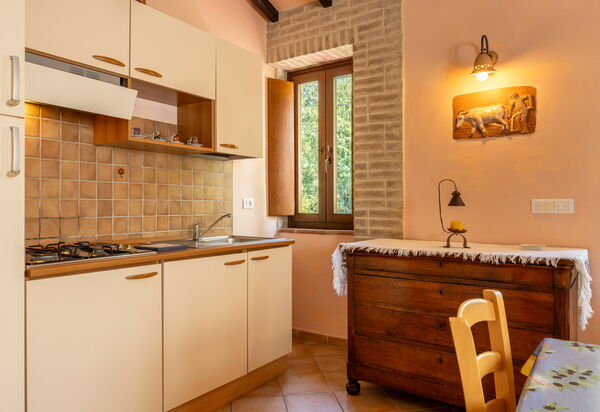 Il Giuncheto Apartments, Pool, Umbrian Countryside: Autumn, Bedroom, Kitchen, Spring, Summer