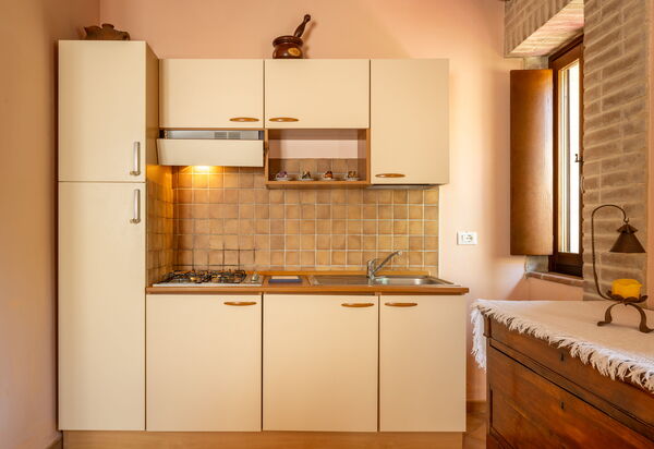 Il Giuncheto Apartments, Pool, Umbrian Countryside: Autumn, Bedroom, Kitchen, Spring, Summer