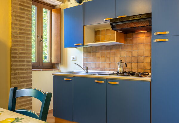 Il Giuncheto Apartments, Pool, Umbrian Countryside: Autumn, Bedroom, Kitchen, Spring, Summer